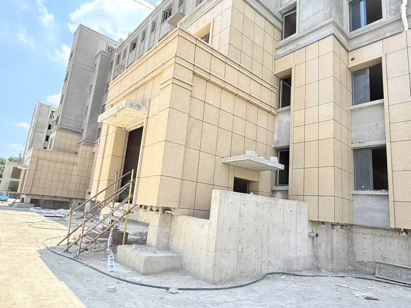 韶关 黄金麻干挂，工地实拍