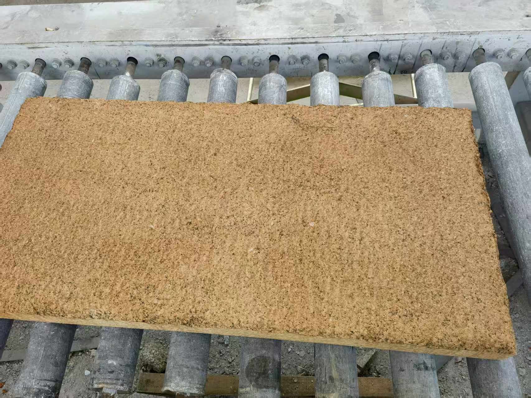 韶关 菠萝面老石板，做旧仿古石，流水线生产加工