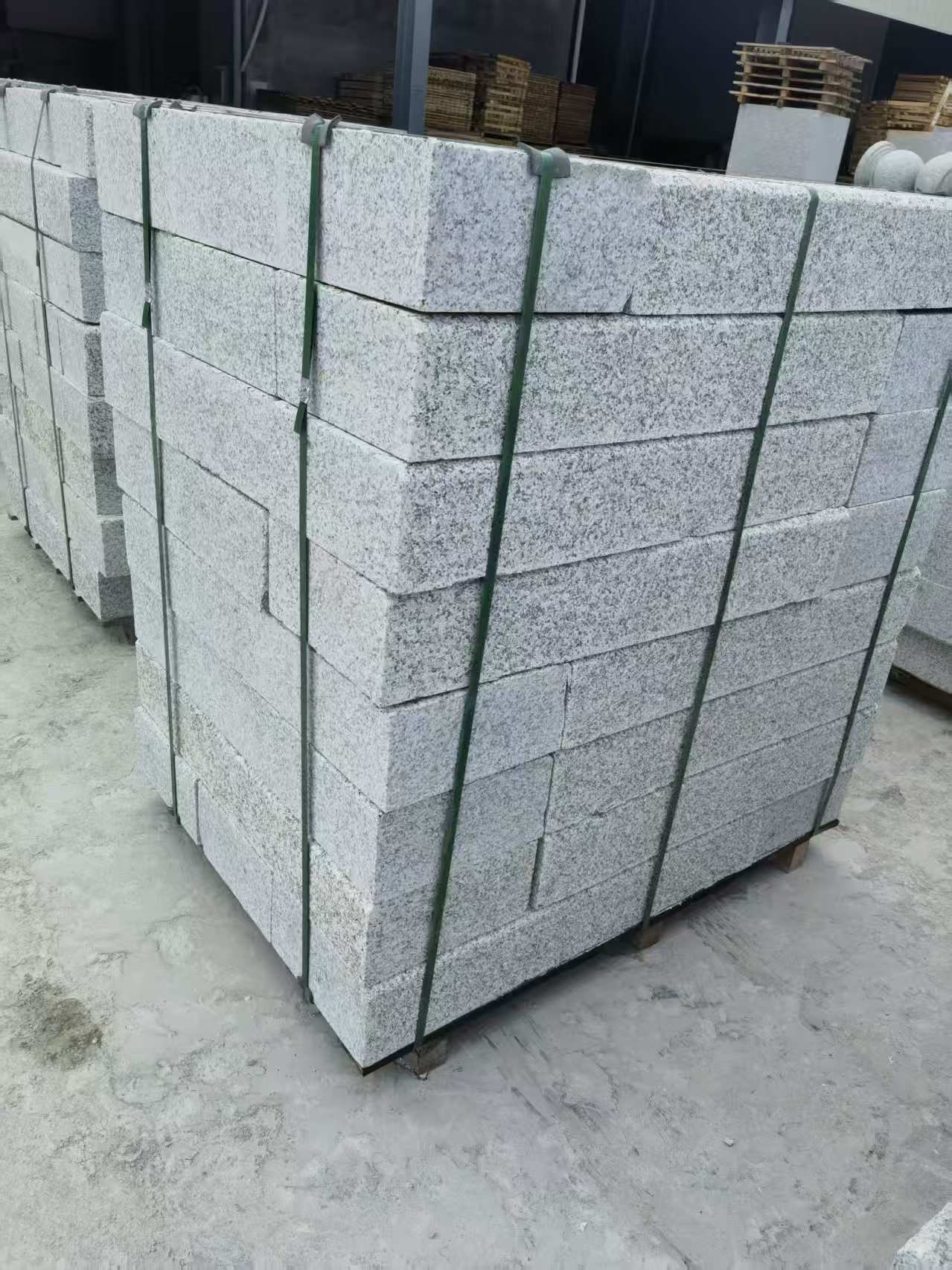 韶关 芙蓉白火烧两面路沿石