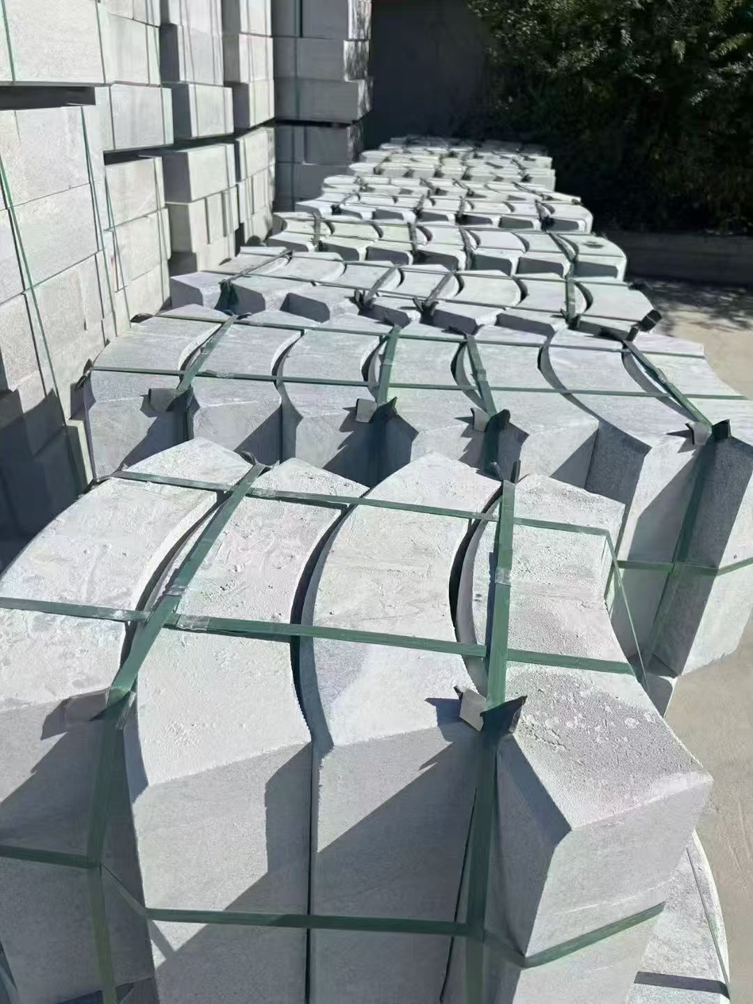 韶关 芝麻灰弧形路沿石