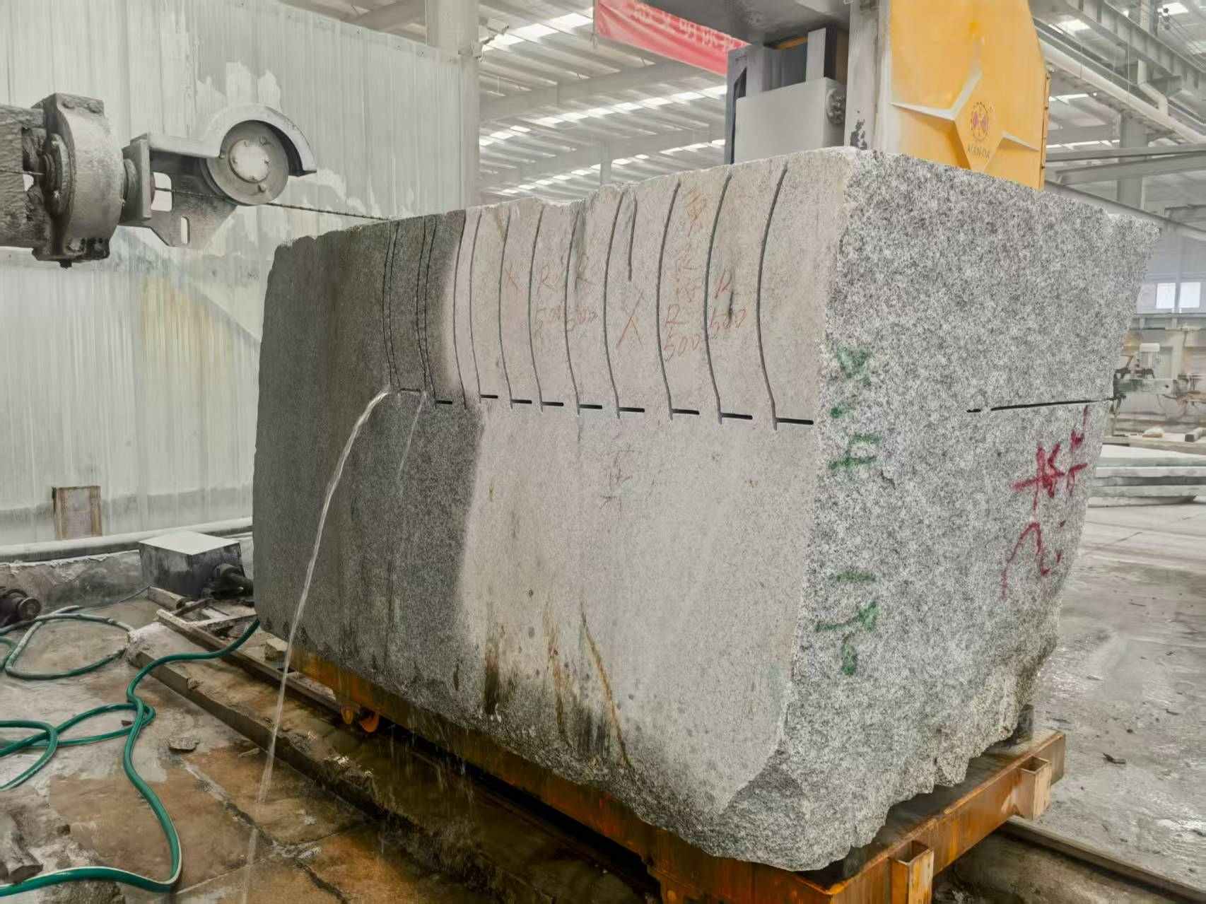 韶关 602，大花芙蓉白，绳锯加工弧形路沿石