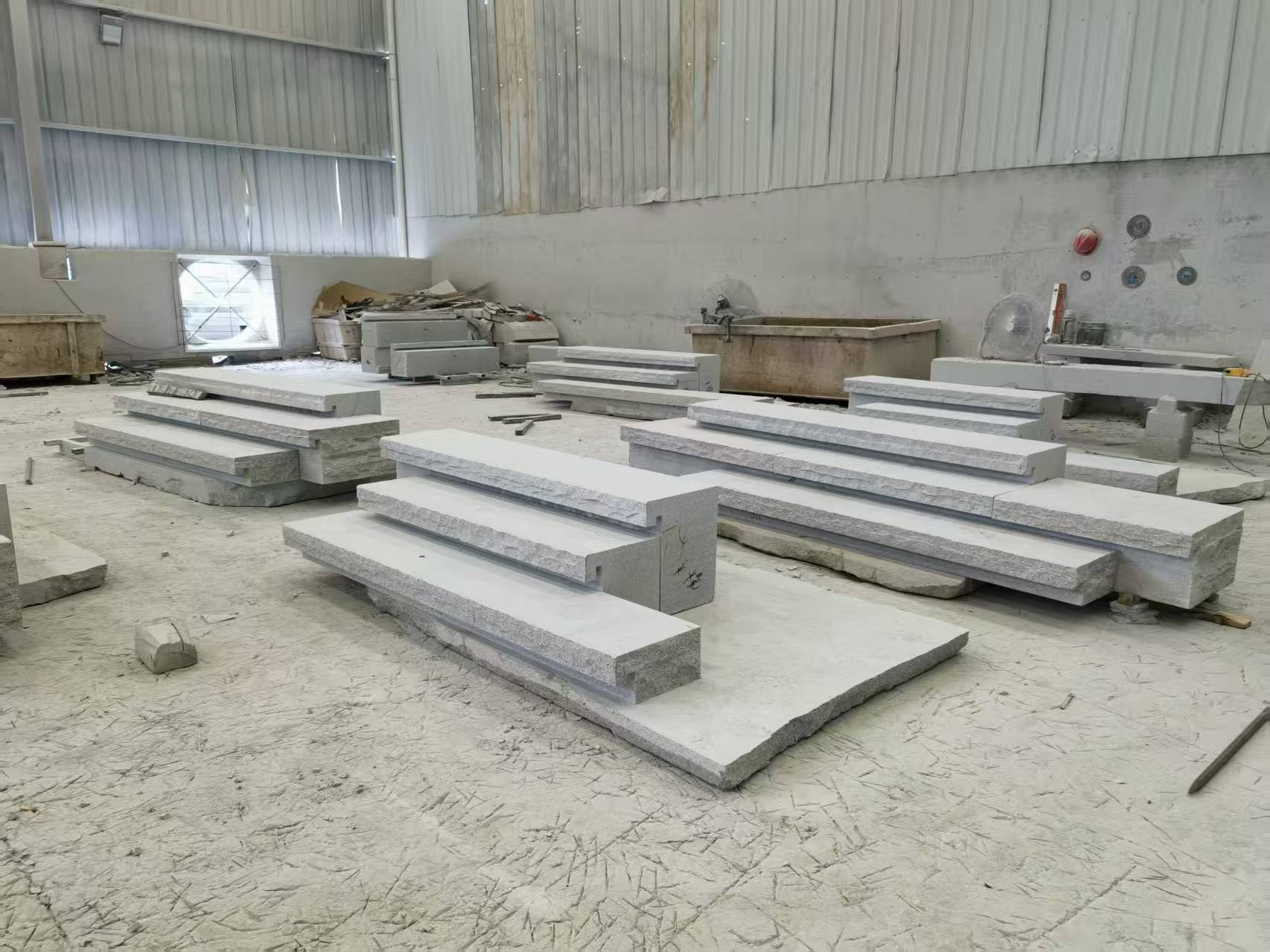 韶关 整石台阶（大面火烧+侧面自然面），出货前厂内拼装
