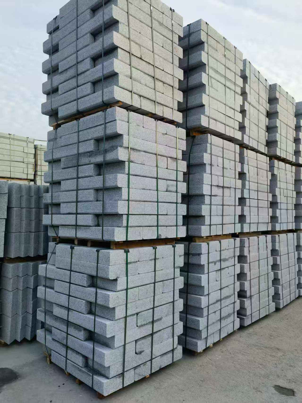 韶关 路沿石（路侧石），颜色一致，尺寸标准