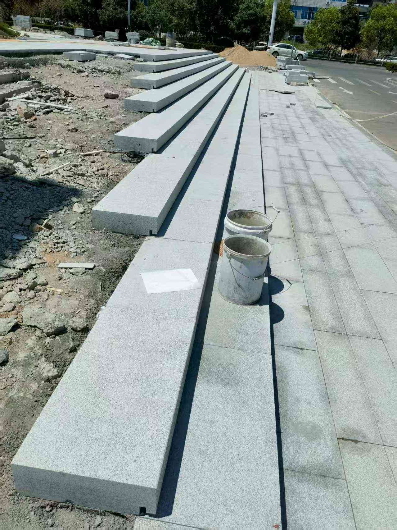 韶关 芝麻白整石台阶，施工现场