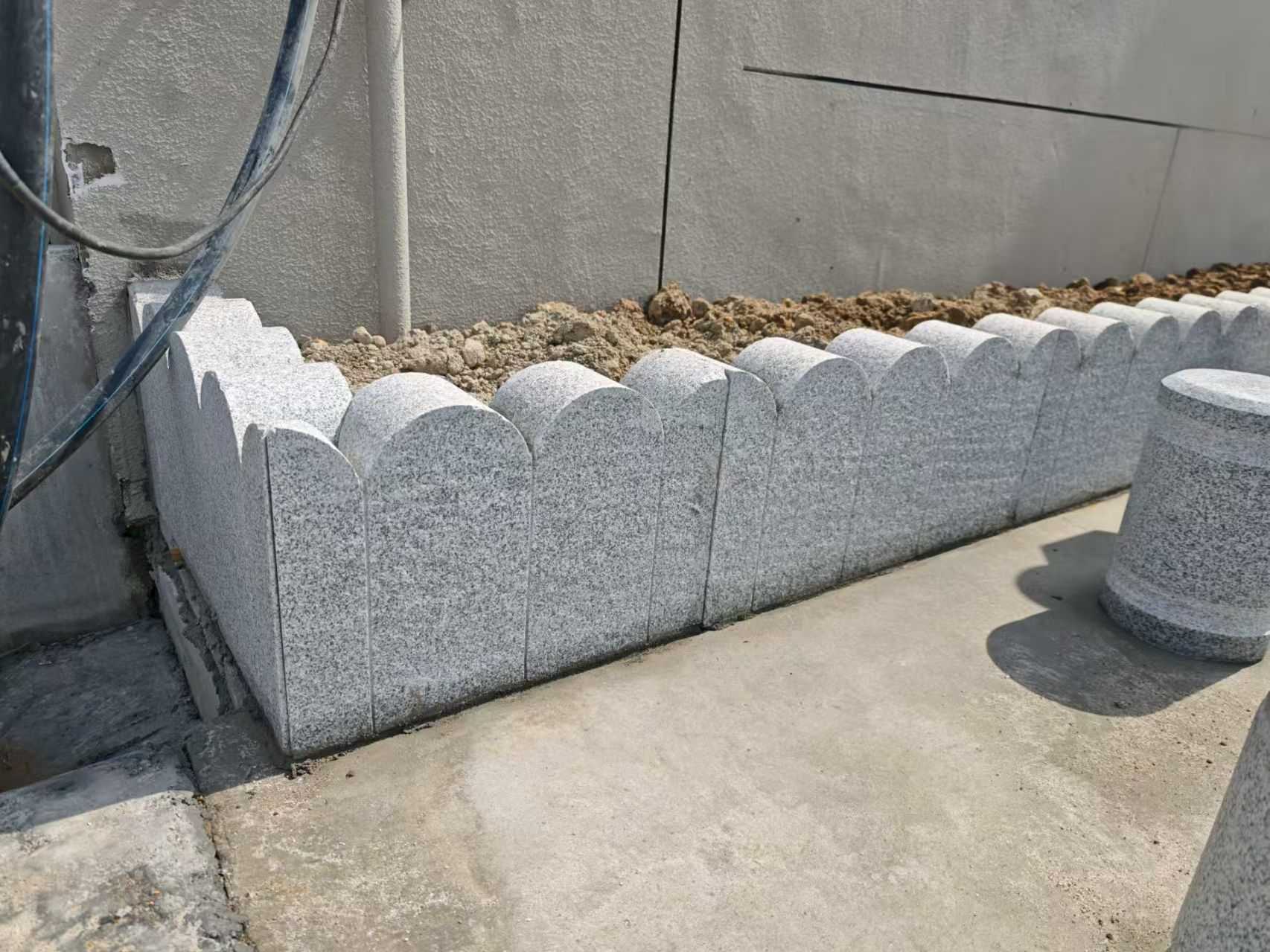 韶关 芝麻白花岗岩花边石铺装效果图